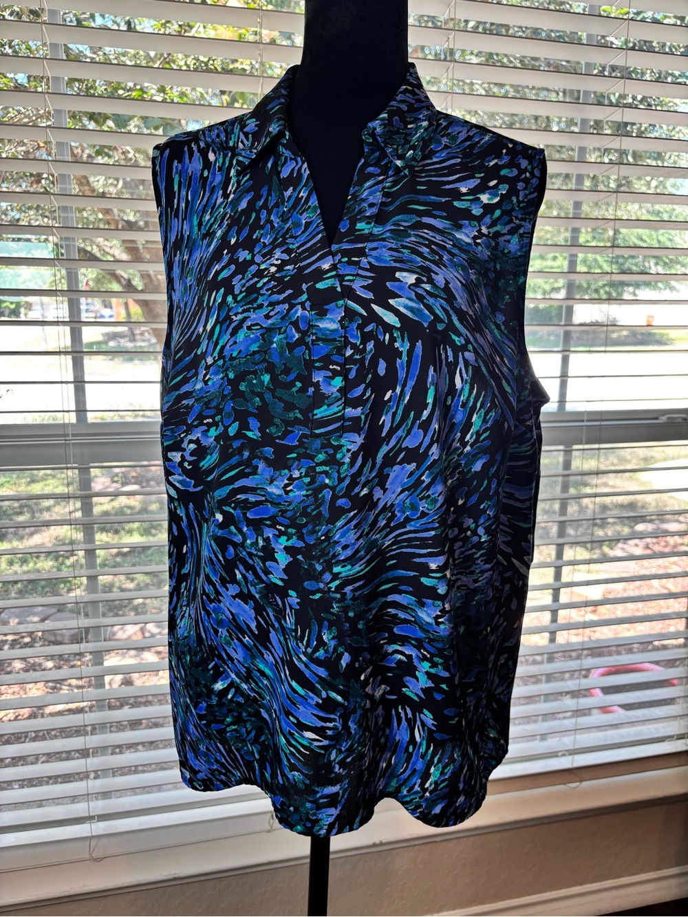Dana Buchman Sleeveless V-Neck Blouse in Blue, Teal and Black